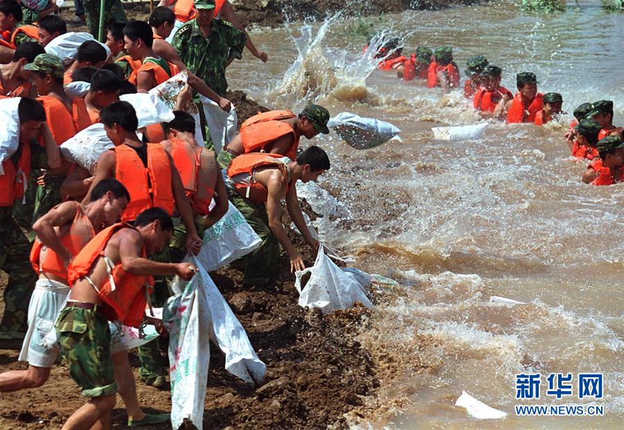 （圖文互動）（3）為了“中國號”巨輪揚帆遠航——中國共產黨領導下的人民軍隊忠于祖國、服務人民啟示錄