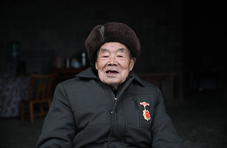 “死守陣地，決不能后退一寸”——記抗美援朝老兵黃忠茂