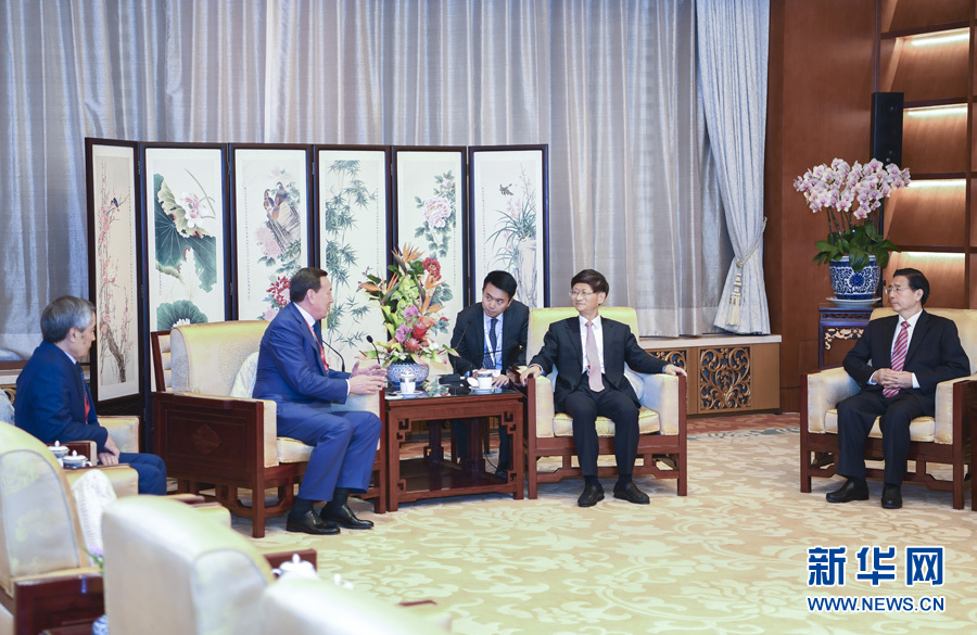 9月26日，中共中央政治局委員、中央政法委書(shū)記孟建柱在北京會(huì)見(jiàn)來(lái)華出席國(guó)際刑警組織第86屆全體大會(huì)的哈薩克斯坦內(nèi)務(wù)部長(zhǎng)卡西莫夫。國(guó)務(wù)委員、公安部部長(zhǎng)郭聲琨參加有關(guān)會(huì)見(jiàn)。新華社記者 張領(lǐng) 攝