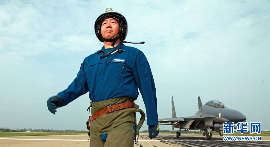 （新華全媒頭條·圖文互動(dòng)）（1）戰(zhàn)鷹，為祖國(guó)奮飛——記空軍航空兵某旅旅長(zhǎng)、特級(jí)飛行員郝井文