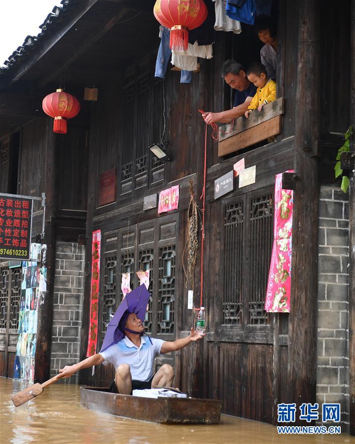 （抗洪搶險·圖文互動）（5）洪水來時，那暖心的民間救援
