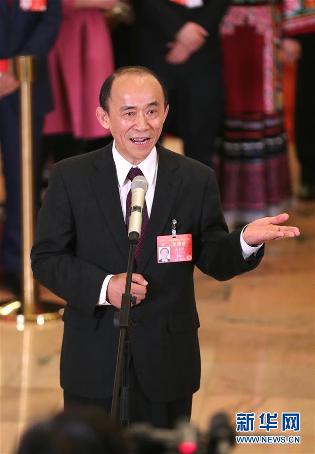 （兩會(huì)·面對(duì)面）（3）全國人大代表接受采訪