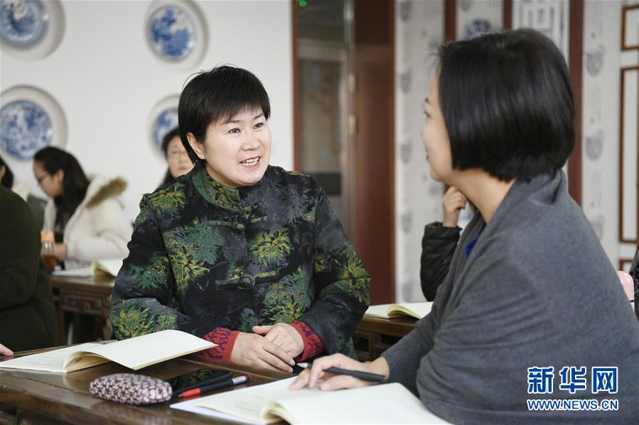 （兩會·圖片故事）（7）全國人大代表馬恒燕：讓城鄉(xiāng)學生共享“互聯(lián)網(wǎng)+教育”優(yōu)質(zhì)資源