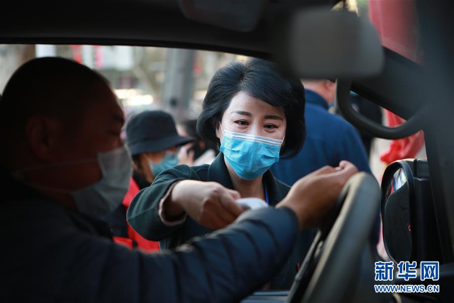 （習近平致敬的戰“疫”英雄·下沉干部篇·圖文互動）（2）他們，挺身而出守防線