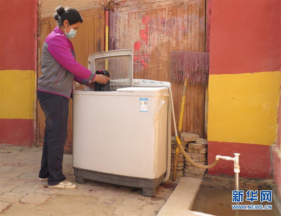 （新華全媒頭條·圖文互動）（10）春天里的5個(gè)“戰(zhàn)貧”瞬間——習(xí)近平總書記關(guān)于脫貧攻堅(jiān)決策部署指引攻克最后的深貧堡壘
