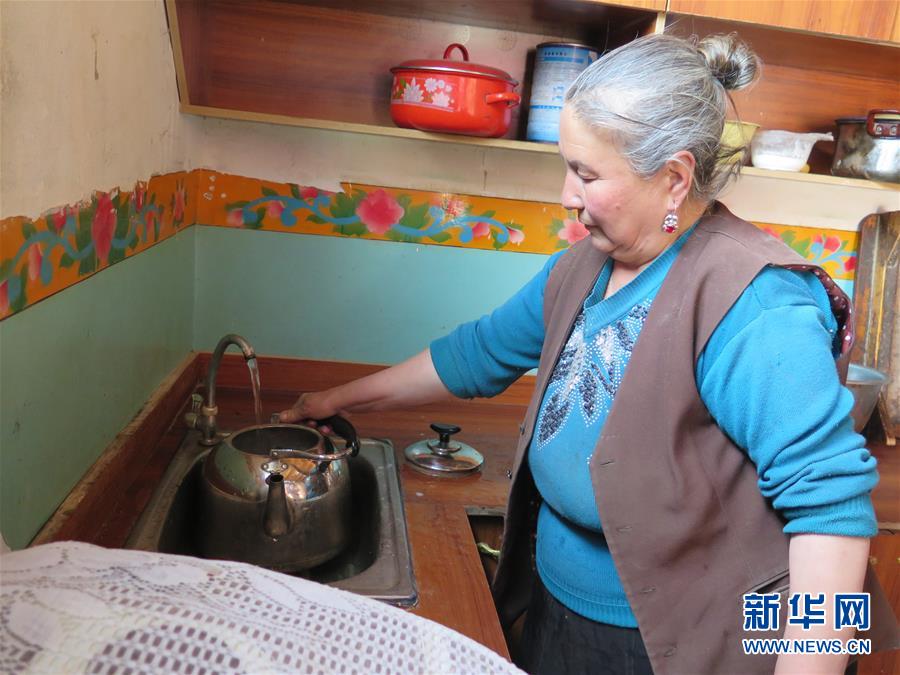 （新華全媒頭條·圖文互動）（11）春天里的5個(gè)“戰(zhàn)貧”瞬間——習(xí)近平總書記關(guān)于脫貧攻堅(jiān)決策部署指引攻克最后的深貧堡壘