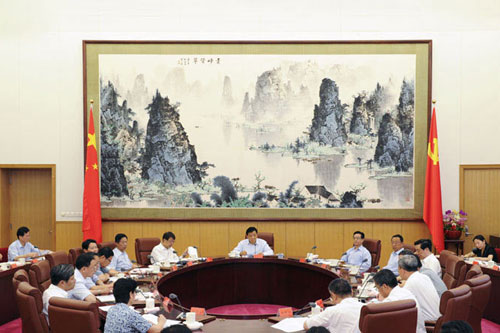 劉云山主持召開中央黨的群眾路線教育實(shí)踐活動領(lǐng)導(dǎo)小組第二次會議