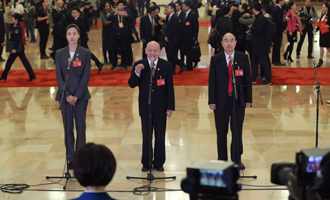 魏秋月、孟廣祿、薛晨陽(yáng)代表接受采訪