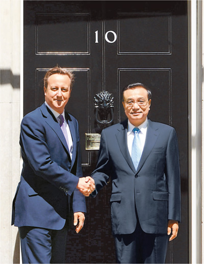 6月17日，國務(wù)院總理李克強在倫敦唐寧街10號首相府同英國首相卡梅倫舉行中英總理年度會晤。新華社記者 李 濤攝 