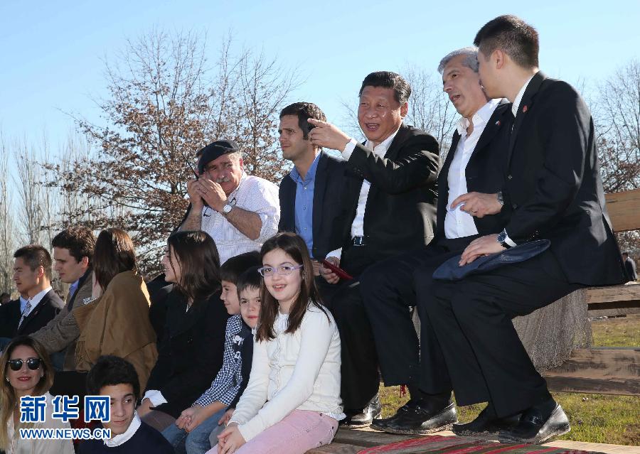 當地時間7月19日，正在對阿根廷進行國事訪問的國家主席習近平參觀共和國莊園，考察阿根廷農牧業，了解阿根廷農牧民文化特色。新華社記者劉衛兵攝