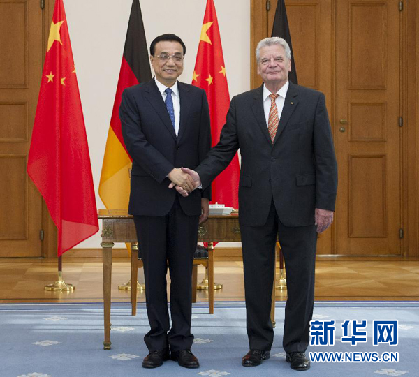 10月10日，國務(wù)院總理李克強在柏林會見德國總統(tǒng)高克。 新華社記者王曄 攝 