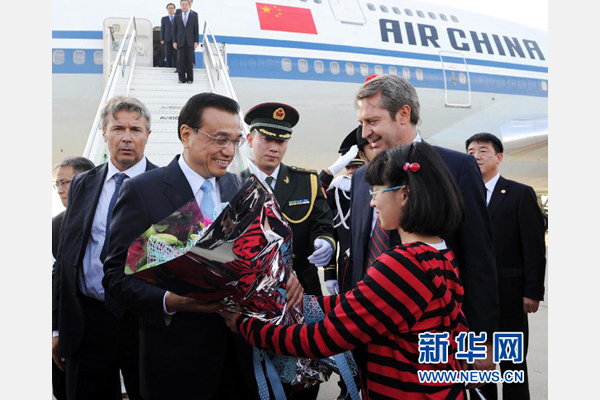 10月14日，國(guó)務(wù)院總理李克強(qiáng)乘專機(jī)抵達(dá)羅馬，開始對(duì)意大利進(jìn)行正式訪問。新華社記者 饒愛民 攝