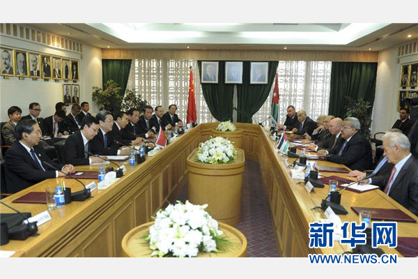 11月9日，正在約旦進行正式友好訪問的全國政協主席俞正聲在安曼與約旦參議長拉瓦比德進行會談。 新華社記者 張鐸 攝 