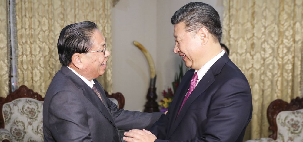 習近平會見老撾人民革命黨中央委員會前總書記、前國家主席朱馬里